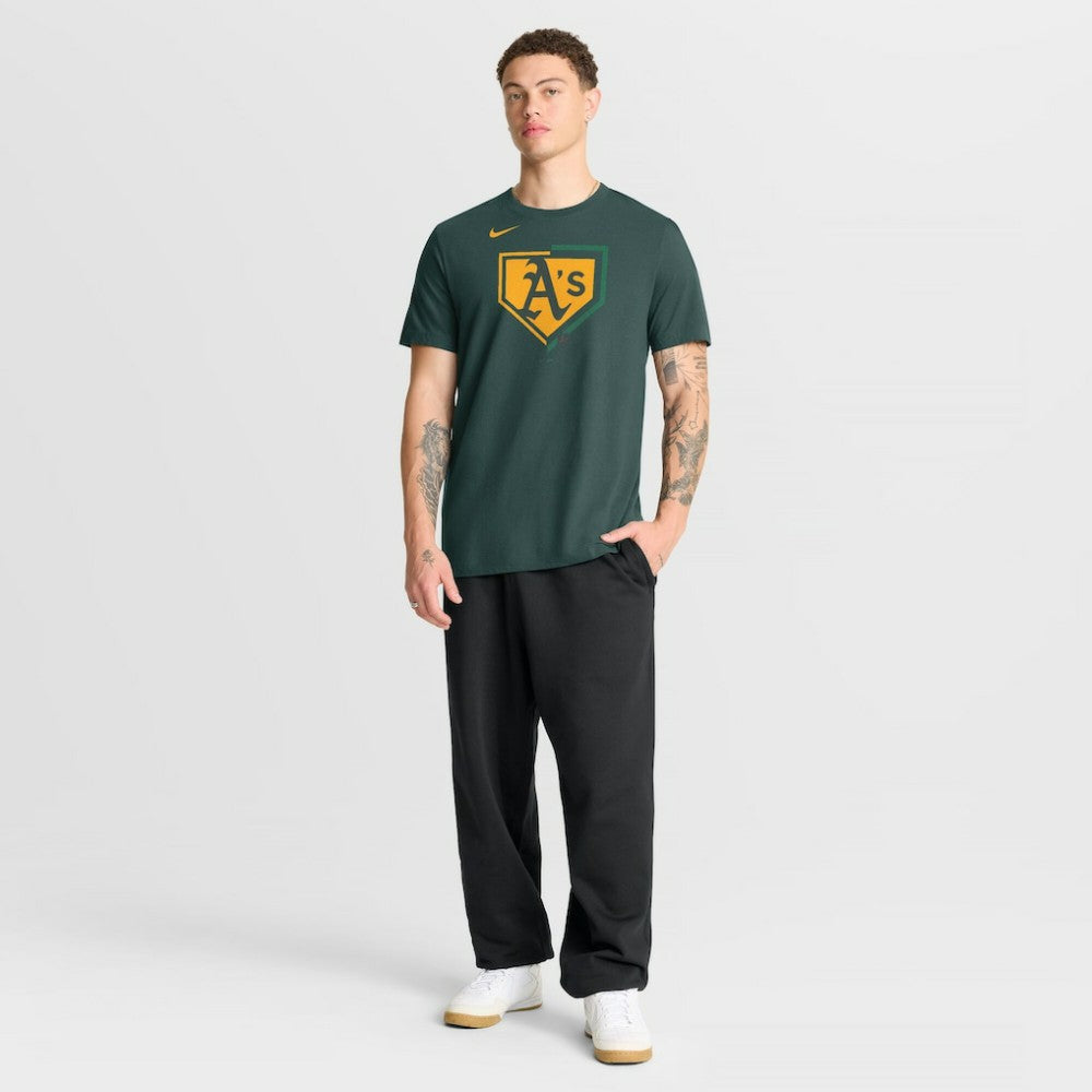 Athletics Icon T-Shirt - Green | Nike