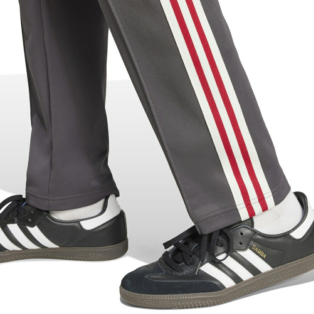Manchester United Originals adicolor Track Pants - Black | Adidas online