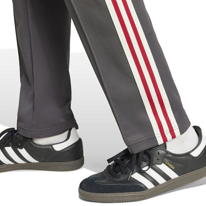 Manchester United Originals adicolor Track Pants - Black | Adidas online