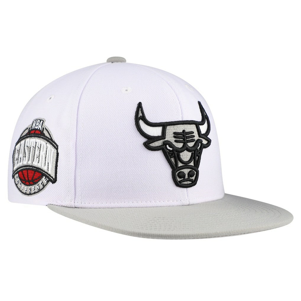 Chicago Bulls Core Snapback Hat - White | Mitchell & Ness for sale
