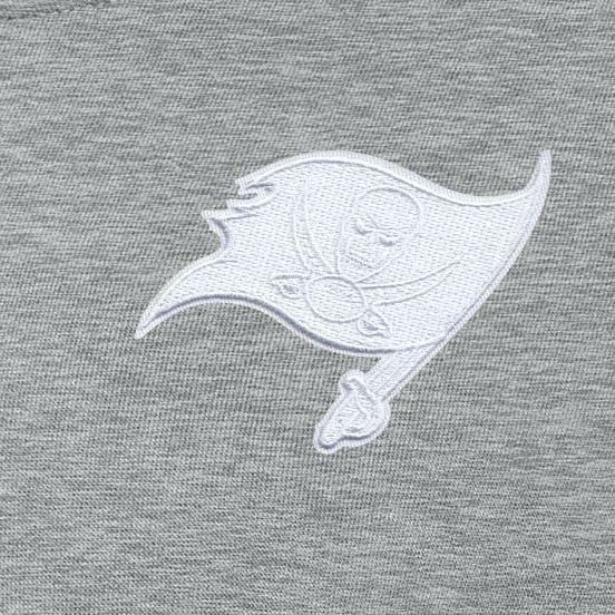Tampa Bay Buccaneers Antigua Women's Victory Crew Pullover Sweatshirt - Heather Gray online