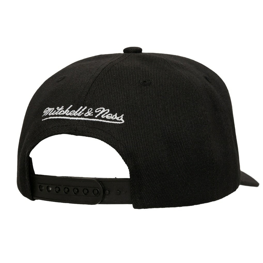 Chicago Bulls Tilted Pro Pinch Adjustable Hat - Black | Mitchell & Ness online