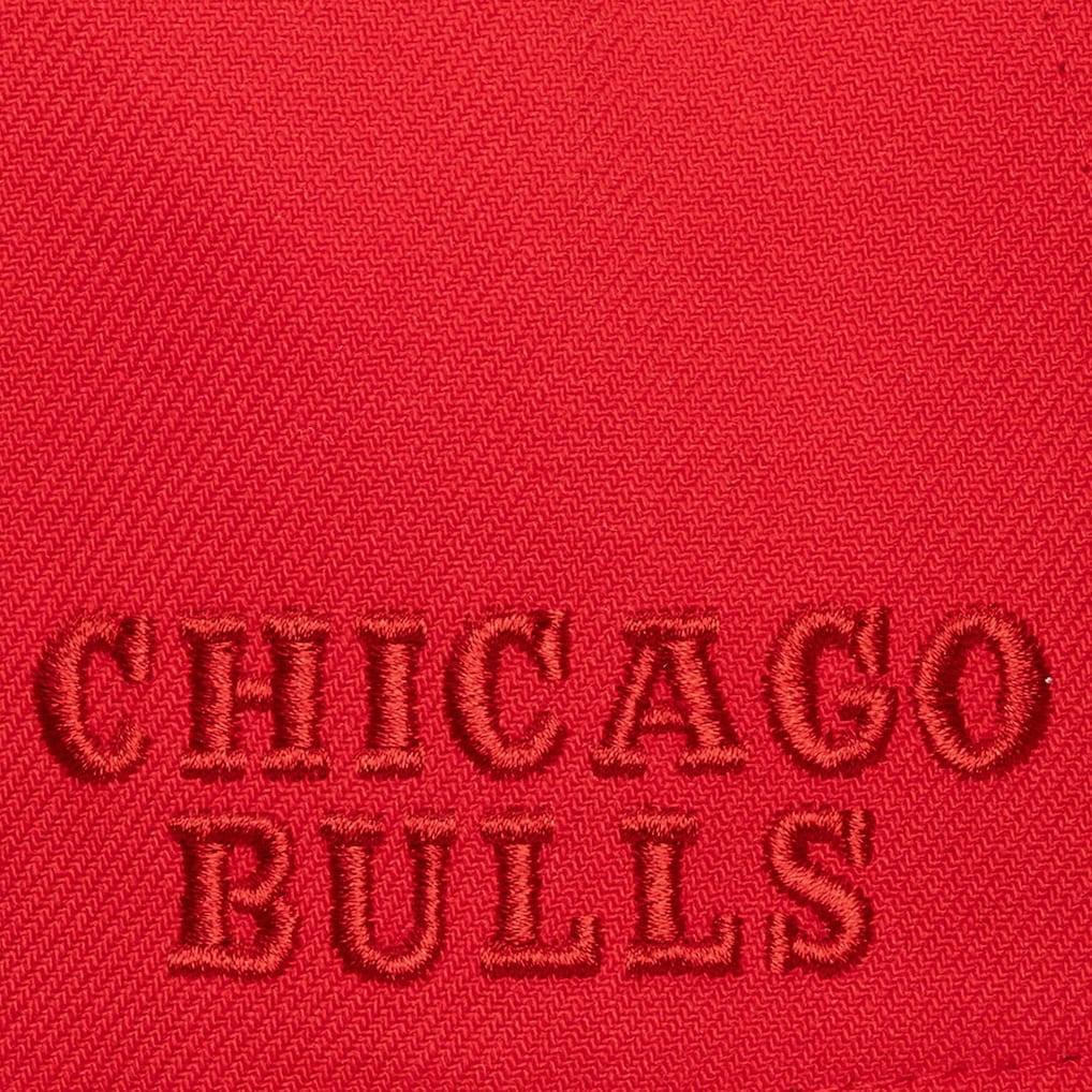 Chicago Bulls Legendary Home Pro Pinch Snapback Hat - Red | Mitchell & Ness for sale
