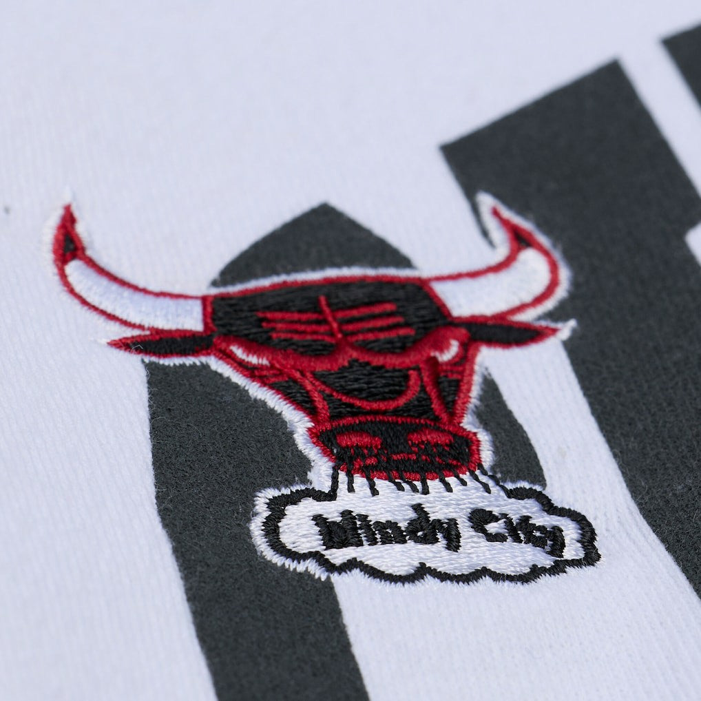 Chicago Bulls Women's Lightweight Block Letter Sweatshirt - White | Mitchell & Ness shop