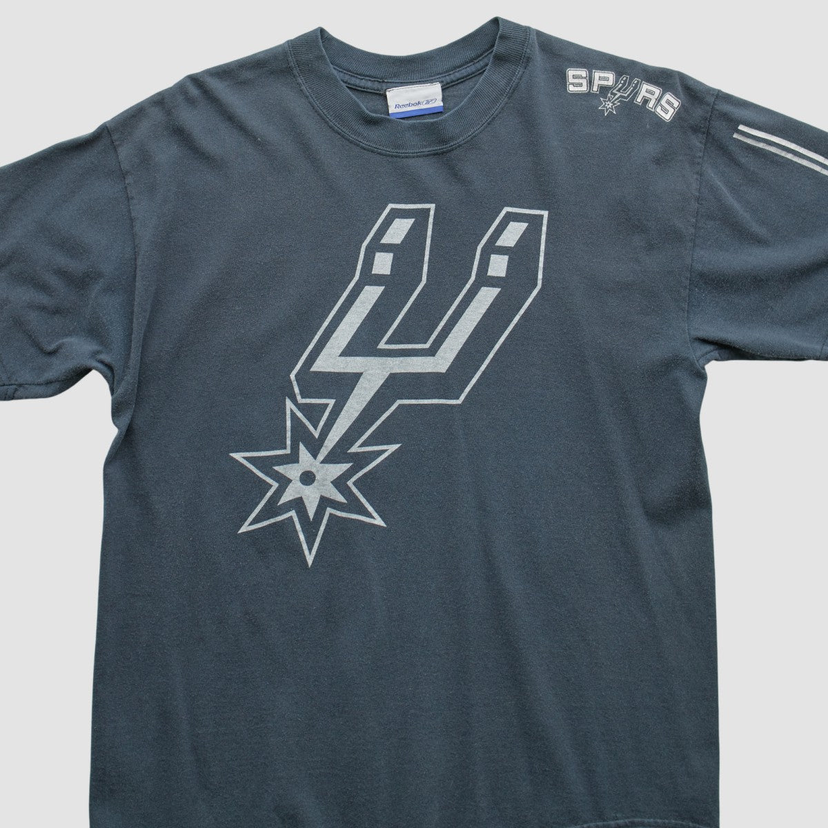 San Antonio Spurs Reebok 2000s T-Shirt - Blue Vintage | Vintage shop