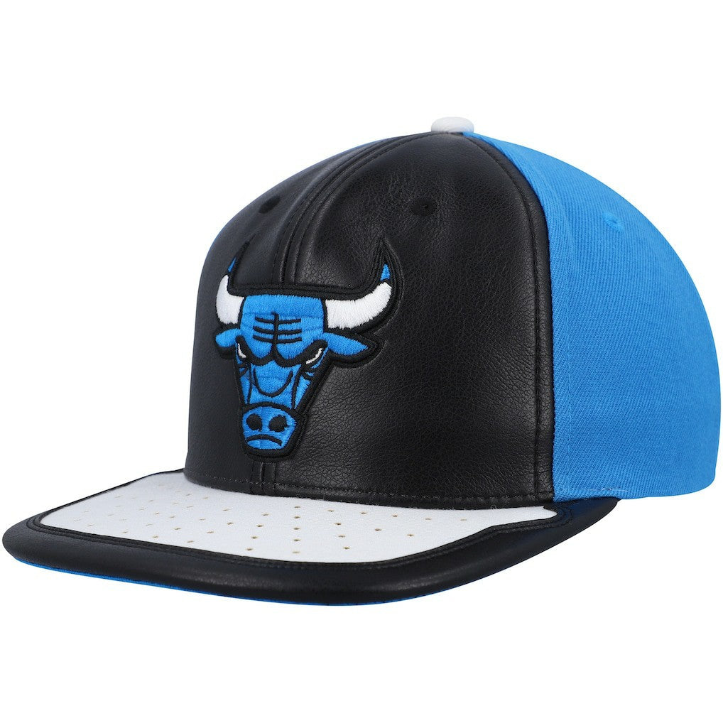 Chicago Bulls Day One Snapback Hat - Black/White | Mitchell & Ness for sale